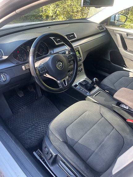 Volkswagen Passat 2 of 4