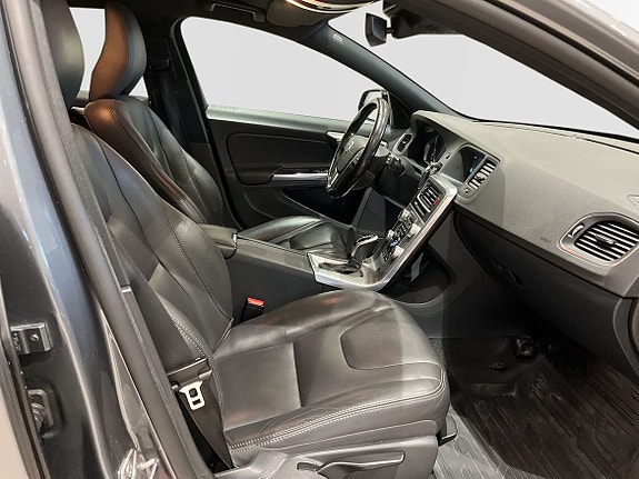 Volvo V60 Cross Country 7 of 11