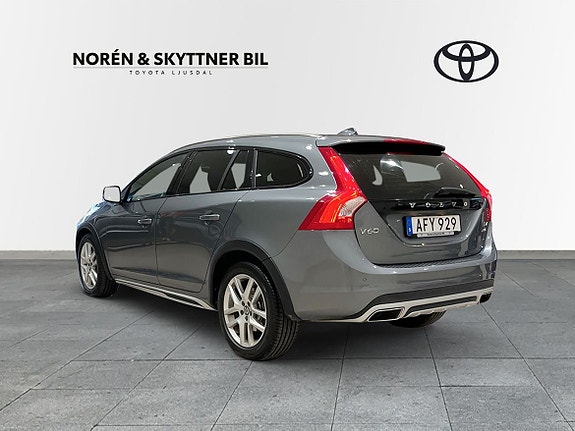 Volvo V60 Cross Country 3 of 11