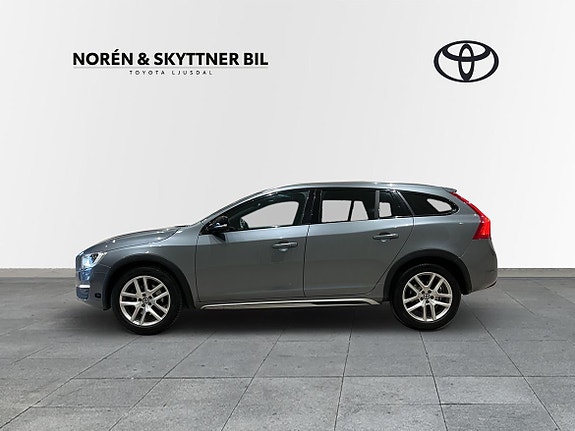 Volvo V60 Cross Country 4 of 11