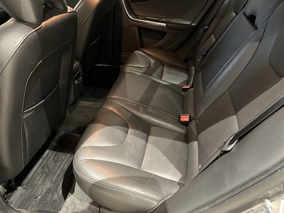 Volvo V60 Cross Country 8 of 11