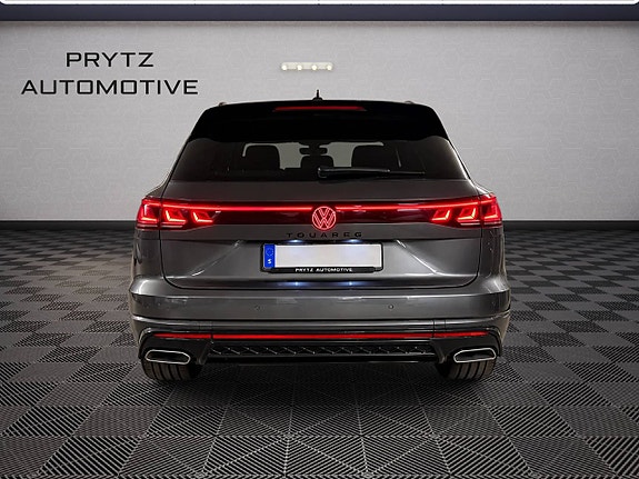 Volkswagen Touareg 3 of 5