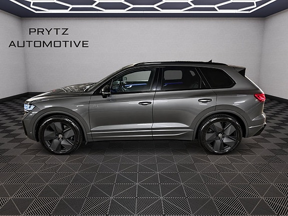Volkswagen Touareg 4 of 5