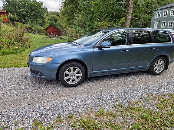 Volvo V70 3 of 3