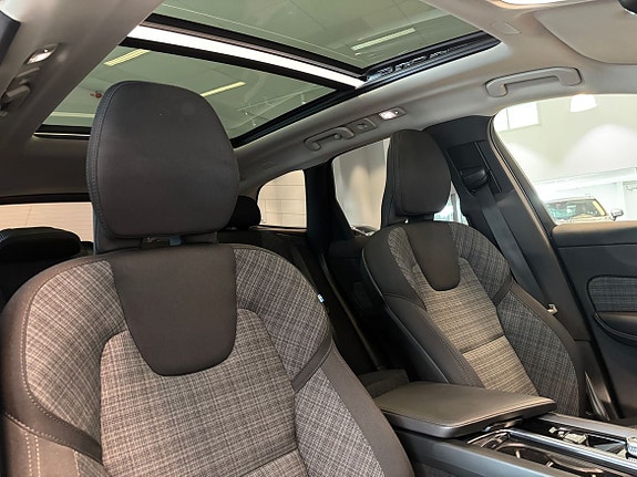Volvo XC60 8 of 13