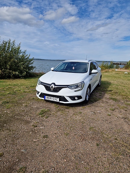 Renault Megane IV 2 of 5