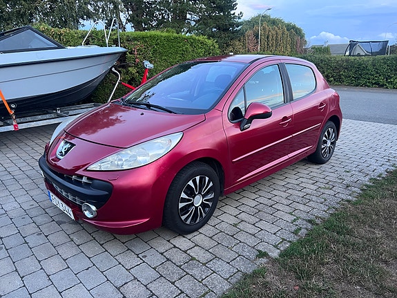 Peugeot 207 2 of 7