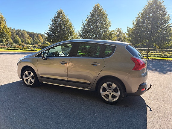 Peugeot 3008 2 of 4