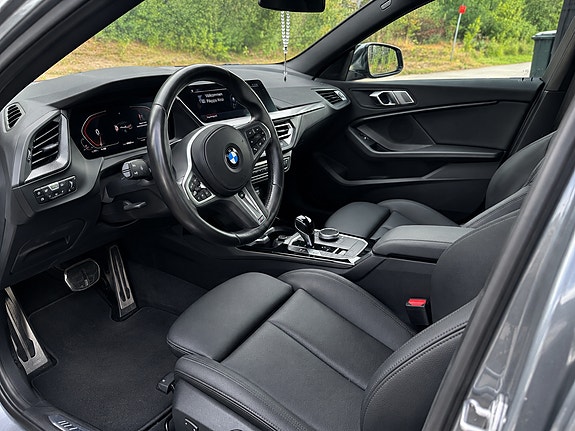 BMW 218i 6 of 7
