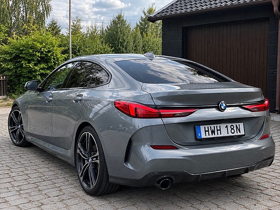 BMW 218i 2 of 7