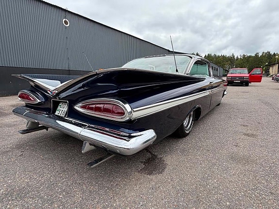 Chevrolet Impala 8 of 28