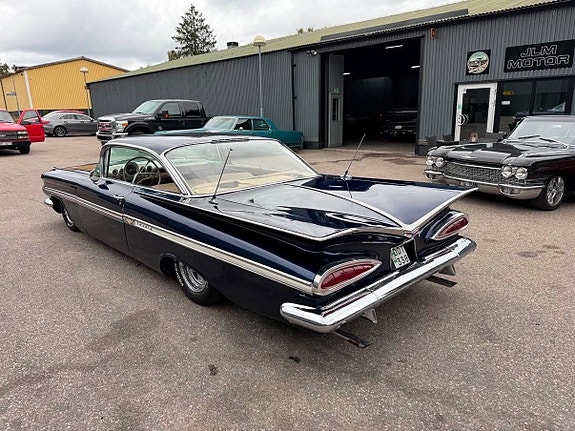 Chevrolet Impala 9 of 28