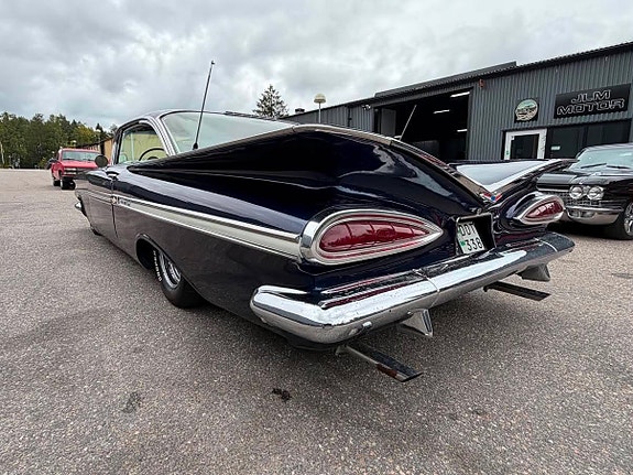 Chevrolet Impala 7 of 28