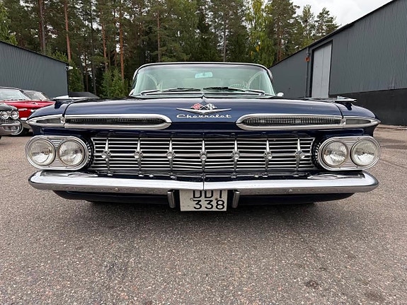 Chevrolet Impala 6 of 28