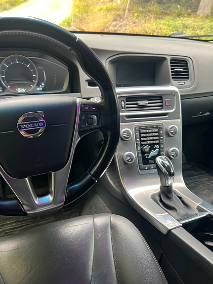Volvo V60 4 of 17