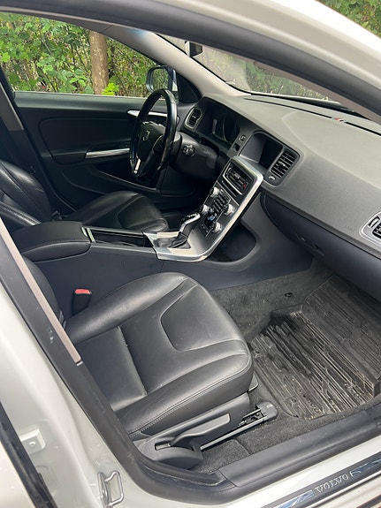 Volvo V60 9 of 17