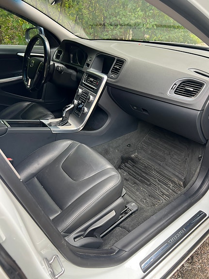 Volvo V60 6 of 17
