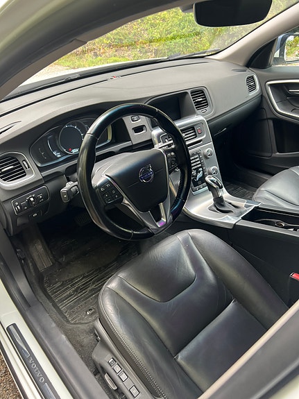 Volvo V60 7 of 17