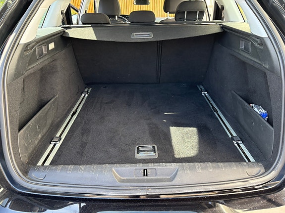 Peugeot 308 SW 12 of 13