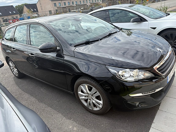 Peugeot 308 SW 2 of 13