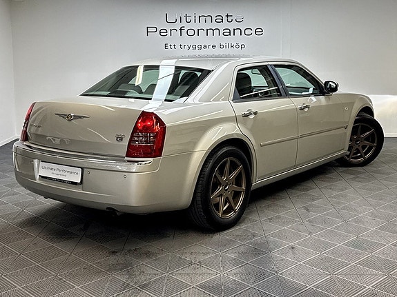 Chrysler 300C 2 of 20
