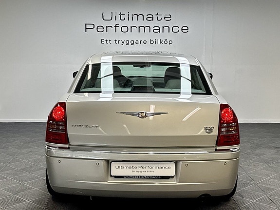 Chrysler 300C 7 of 20