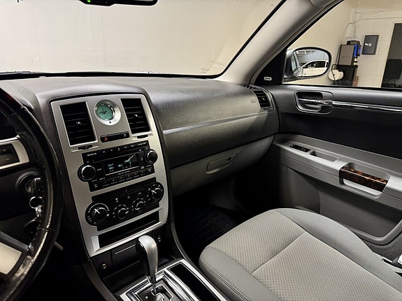 Chrysler 300C 10 of 20