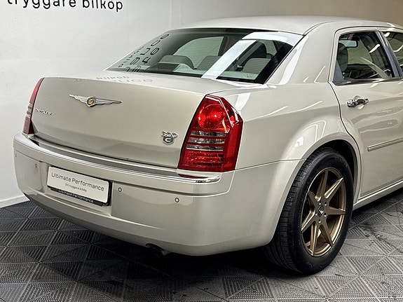 Chrysler 300C 5 of 20