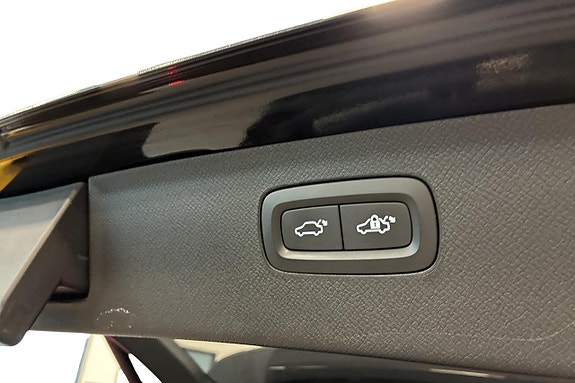 Volvo XC90 14 of 30
