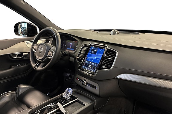 Volvo XC90 10 of 30