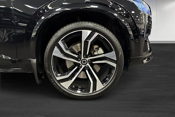 Volvo XC90 11 of 30