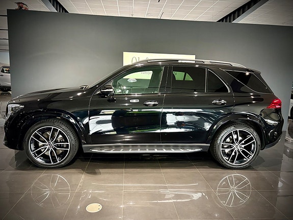 Mercedes-Benz GLE450 d 2 of 25