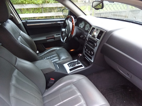 Chrysler 300C 4 of 5