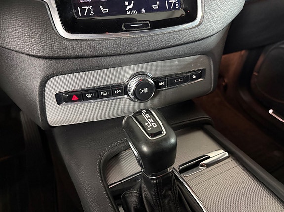 Volvo XC90 17 of 18