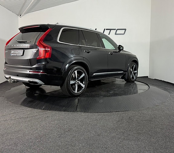 Volvo XC90 5 of 18