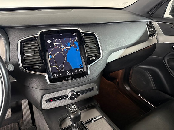 Volvo XC90 12 of 18