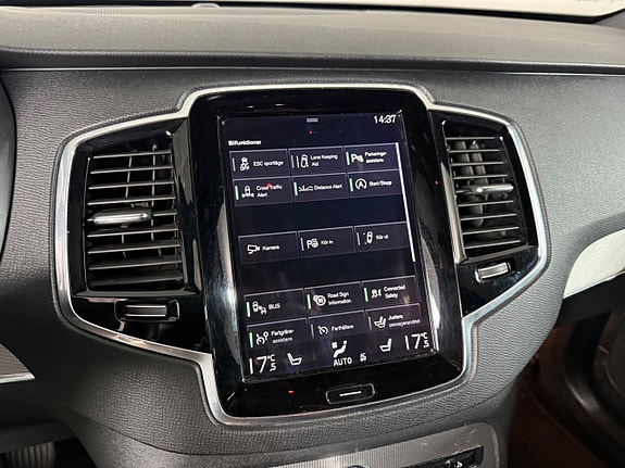 Volvo XC90 15 of 18