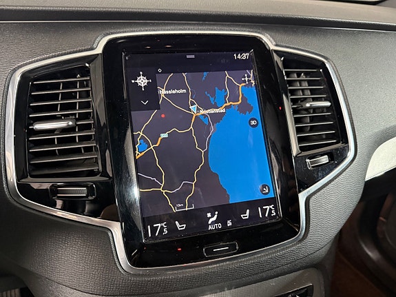 Volvo XC90 13 of 18