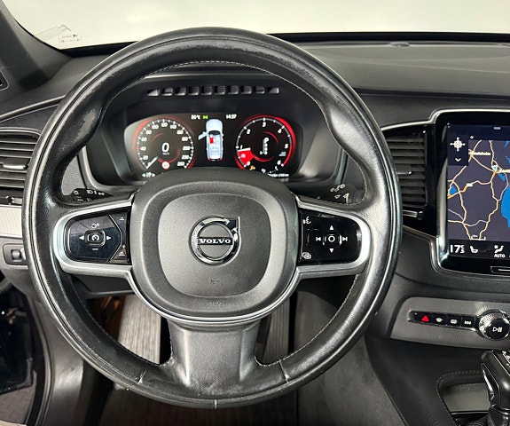 Volvo XC90 11 of 18