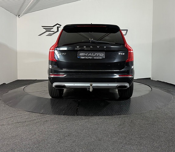 Volvo XC90 6 of 18
