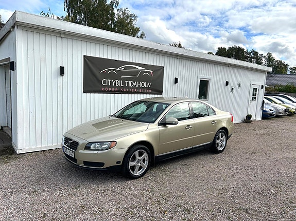 Volvo S80 2 of 6