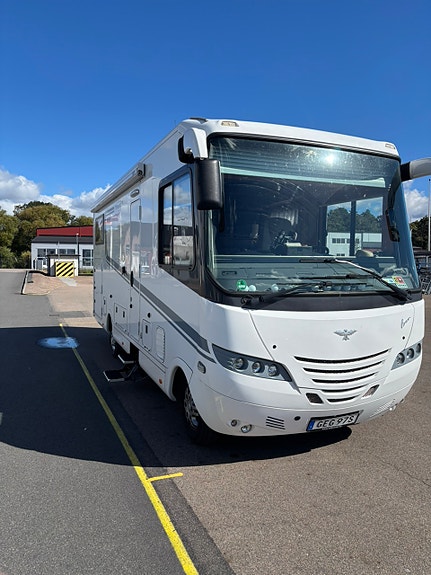 Phoenix 8000 liner 2 of 3