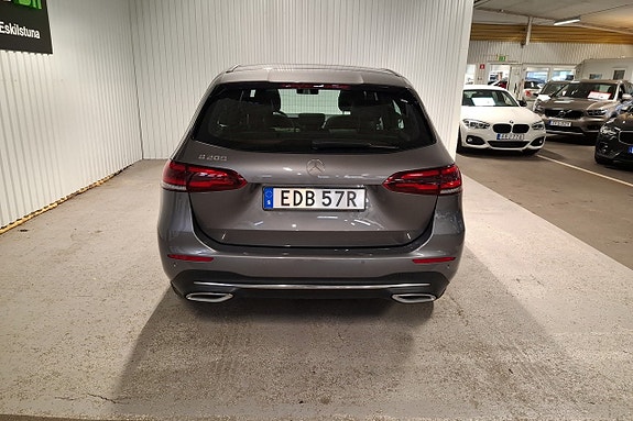 Mercedes-Benz B200 8 of 15