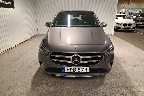 Mercedes-Benz B200 2 of 15