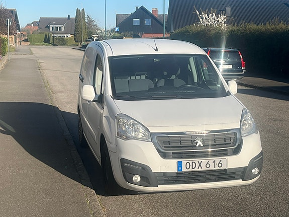 Peugeot Partner 2 of 3