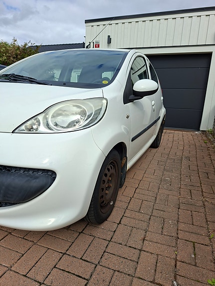 Peugeot 107 4 of 6