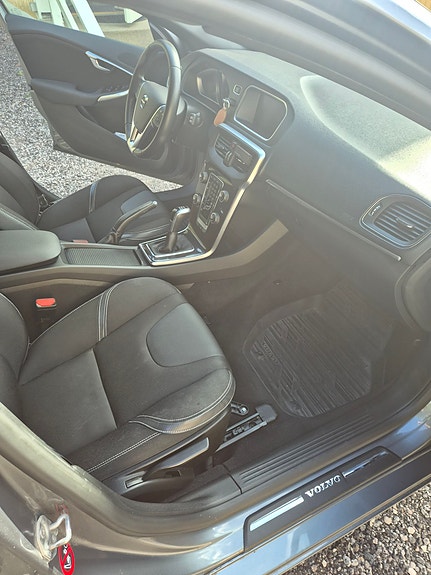 Volvo V40 8 of 10