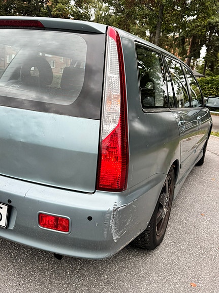 Mitsubishi Lancer 6 of 7