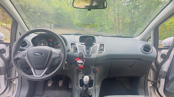 Ford Fiesta 9 of 12