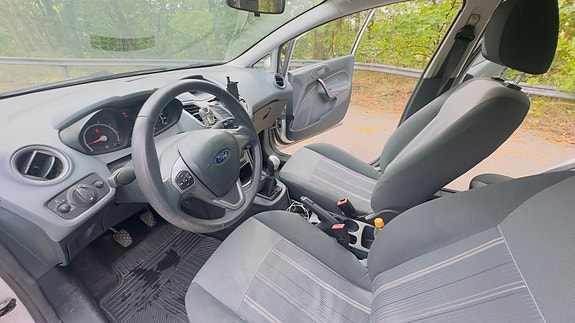 Ford Fiesta 10 of 12